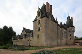 Discover the ideal image of a fortified castle with its keep and entrance curtain complete with machicolations. Fougeres Sur Bievre Castle North Building Codina Gilles Google Arts Culture