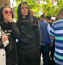 Uzun süredir kanser hastalığı ile mücadele eden neslican tay'ın hayatını kaybettiği açıklandı. Selin Cigerci Neslican Tay I Son Yolculugunda Yalniz Birakmadi Haberler Magazin