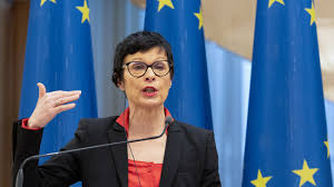 EU enlargement commissioner says launching clusters with Ukraine and  Moldova is "absolutely necessary" | Ukrainska Pravda