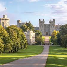 Windsor castle is the only royal castle to have been continuously inhabited since the middle ages and is the largest inhabited castle in the world. Travel Expert Guide How To Visit Windsor Castle England Flight Centre Travel Blog