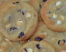 Que Fait On Quand Il Pleut Dehors On Fait Du Menage Des Biscuits Et Ceux Ci Aux Canneberges Et Chocolat Blanc Sont Tout Biscuits Chocolat Blanc Chocolat