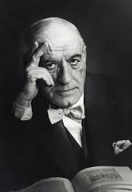 El Derecho presupone la desesperanza ante lo humano. Cuando los hombres…