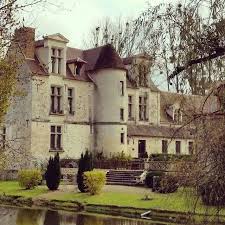 Stunning Chateau Pontarme Is The Perfect Wedding Venue Just Outside Paris Complete With Princess To Wedding Venue France Perfect Wedding Venue Beautiful Homes