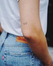 115 Gilla Markeringar 6 Kommentarer Yara Michels Yara Michels Pa Instagram A Little Present From Me To Me Cou In 2020 Tattoos Minimalist Tattoo Shape Tattoo