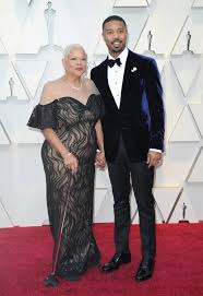 Dale archer wrote in his forbes article: Oscars 2019 Die Schonsten Kleider Vom Roten Teppich Ellie Saab Kelly Ripa Schone Kleider