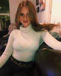 19 y/o w big tits in a tight, thin sweater showing off her new bra :  r/2busty2hide