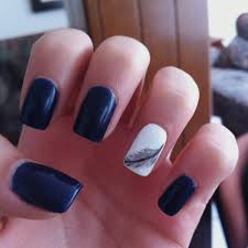 10 diseños de uñas azules que no te harán lucir aburrida. Decoracion De Unas En Color Azul Marino Unas Decoradas