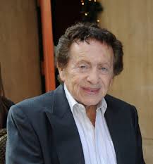 Jackie Mason, comic who perfected amused outrage, dies at 93