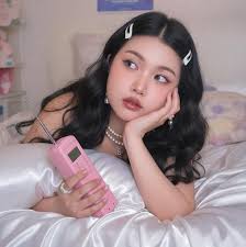 Managing vet and restaurant businesses simultaneously in Sims 4