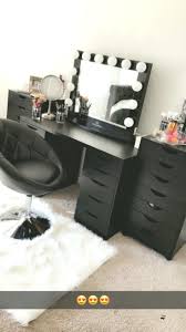 Schoner Schwarzer Waschtisch Make Up Raum Hat Ikea Alex Schubladen Und Linnmon Stylish Bedroom Room Decor Bedroom Vanity