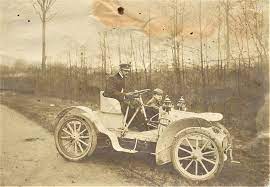 Retromobil - Principele George Valentin Bibescu (1880-1941), membru fondator A.C.R. (1904), al Clubului Aviatic Roman (1909) si al Ligii Aeriene Romane (1912). castigatorul primei editii a Raliului Bucuresti-Giurgiu-Bucuresti (1904), omul care a