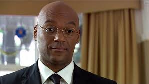 You know what has bugged me ever since I grew up into my adulthood, as I  become more familiar with firearms... That in Resident Evil (2002) the  Character One (and the main