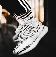 Pin By Valerie On Kicks Yeezy Outfit Fashion Yeezy