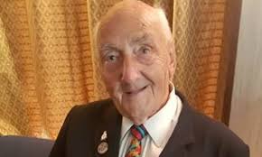 One of Britain's last surviving D-Day veterans who took part in the first  wave of Normandy landings dies aged 97