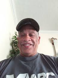 What type of water feeder can hold water for 5 bird cages for 6 days?