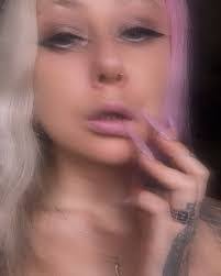 Kristina Hare's Instagram, Twitter & Facebook