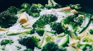 Campurkan daun kembang kol ke dalam sup sebagai variasi sayur. Resep Buka Puasa Bening Brokoli Jagung Muda Enak Mantap Lifestyle Fimela Com