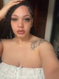 Thalia Robertson's Instagram, Twitter & Facebook