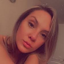 Lea Blake's Instagram, Twitter & Facebook