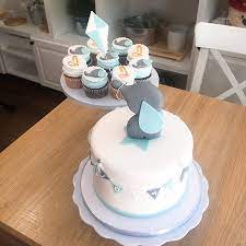 Also makes a great cake! these classic strawberry cupcakes with cream cheese frosting can be used for any baby shower, but they're especially great if these cupcakes will be a serious showstopper at any themed baby shower! Baby Shower Cake Cupcakes Picture Of Ricci S Cakes Madrid Tripadvisor
