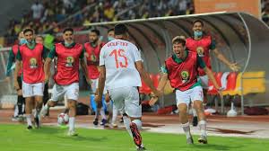 كشف السيد الحسين عموتة، مدرب المنتخب الوطني المغربي المحلي، عن تشكيلة النخبة الوطنية التي ستواجه يومه الاثنين 18 يناير 2021 منتخب الطوغو بداية من الساعة الخامسة بعد الزوال. Ø§Ù„Ù…ØºØ±Ø¨ ÙŠÙƒØªØ³Ø­ Ø§Ù„ÙƒØ§Ù…ÙŠØ±ÙˆÙ† ÙÙŠ Ø¹Ù‚Ø± Ø¯Ø§Ø±Ù‡ ÙˆÙŠØ¨Ù„Øº Ù†Ù‡Ø§Ø¦ÙŠ ÙƒØ£Ø³ Ø¥ÙØ±ÙŠÙ‚ÙŠØ§ Ù„Ù„Ù…Ø­Ù„ÙŠÙŠÙ† ÙÙŠØ¯ÙŠÙˆ Rt Arabic