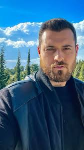 What are the pros and cons of a carnivore diet?