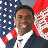 Daryl Garrett's Instagram, Twitter & Facebook