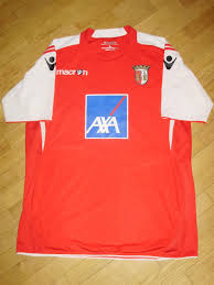 A referee who ends up ruining a game at minute 16/17, a final that was going to be well played, with excellent. Braga Home Maillot De Foot 2009 2010