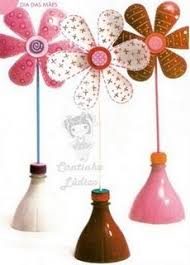 Como Hacer Regalos Para El Dia De La Madre Con Reciclaje Brujitadelux Dia De La Madre Bottle Crafts Plastic Crafts Flower Crafts