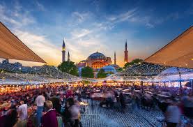Ramadán a sviatky v Turecku: Ako ovplyvňujú vašu dovolenku?