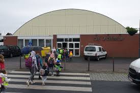 I have work tomorrow and only had about an hour or so to paint, but since this set of portraits is just for fun i'm not worried too much about quality. Vlaamse Scholen Ontruimd Om Bommelding Meer Dan 20 000 Kind De Limburger Mobile