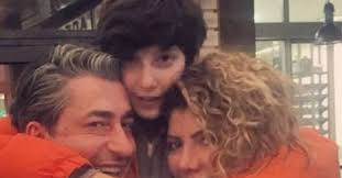 1994 yılında kamera şakalarıyla tanıştığı televizyon dünyasındaki. Gel Dese Ask In Murat I Erkan Petekkaya Nin Esi Kim Biliyor Musunuz Galeri Magazin