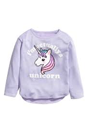 Wir bieten unsere fahrräder zum verkauf zurzeit ausschließlich bei amazon an. Pull Avec Impression Mauve Licorne Enfant H M Fr Vetement Licorne Vetements Cool Licorne