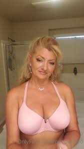 Cougar YouTuber Nikki Wynn - Porn Videos & Photos - EroMe