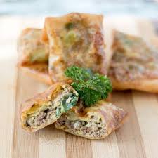 Aduk rata tahu putih, kornet, daun bawang, dan bumbu halus. Martabak Telur Mini Isi Daging Kornet Lifestyle Fimela Com