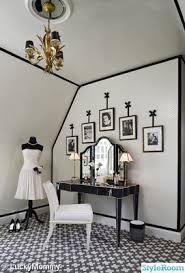 I Love How These Photos Are Hung Up Absolutely Love Vintage Dressing Rooms Home Apartment Decor