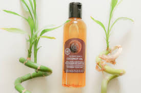 You should wash coconut oil from your hair for the following reasons: The Body Shop Coconut Oil Brilliantly Nourishing Pre Shampoo Hair Oil Die Rettung Fur Trockene Spitzen Startseite Life Style Diary