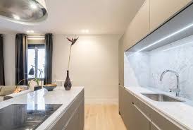 Conseguir un sistema de iluminación especial para la cocina tiene que ver mucho es saber perfectamente cómo integrar la luz natural, la luz artificial general y foco de luz artificiales para zonas. Iluminacion Cocinas Luz Fria O Calida Para Cocina Coeco