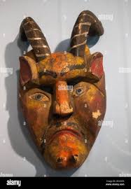 Native american indian mask hi-res stock photography and images