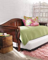 ادخلي معي غرفه غرفه وشوفي النتيجه الكاتب 9amron بــسم الله الــرحمـن الــرحيــم اعزائي أعضاء وزوار ومشرفي منتدى الاثاث والديكور ارحب بكم جميعا و اتمنى لكم المتــعة والاستفادة إن الحمد لله نحمده ونستعينه ونستغفره ونستهديه ونعوذ بالله من شرور