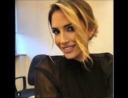 Quella che ha sempre il sorriso sulle labbra e la testa invasa da mille. Giorgia Rossi Chi E La Giornalista Mediaset Dei Mondiali
