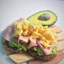 Avocado toast con huevo revuelto. Pin On Mis Recetas