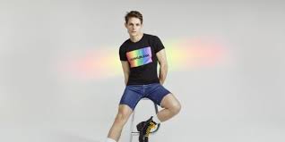 The reason the month is celebrate in june is to commemorate the riots at the stonewall inn in new york city in 1969. Levi S H M Co Zum Pride Month Mit Diesen Kollektionen Feiern Modemarken Die Lgbtq Gemeinschaft