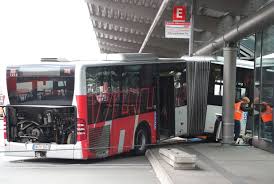 Check spelling or type a new query. Autobus Zawisl Nad Ruchomymi Schodami Spektakularny Wypadek Na Dworcu Polsat News