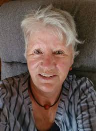 Anita's grey wig looks good, makes me want one