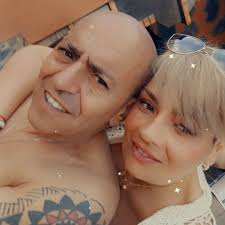 🔴 Gritos, insultos y amenazas en una pelea multitudinaria entre los  vecinos de la Vega de San José