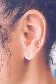 Konstellations Piercings Sind Der Neue Trend An Dem Sie Interessiert Sind Ohrlocher Earings Piercings Earring Trends Ear Piercing Ideas
