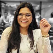 Spot Discrepancies in Financial Reports with Analytical Skills