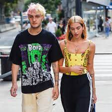 Dua lipa says it's 'sweet' anwar hadid 'likes kind of ugly pictures of me' — 'i let him post' them. Dua Lipa And Anwar Hadid Got Matching Manicures