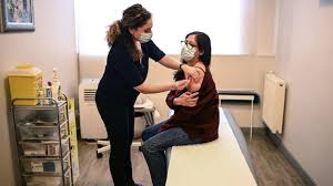 Effets secondaires du stérilet : Vaccin Anti Covid Les Femmes Ont Plus D Effets Indesirables Que Les Hommes Lci